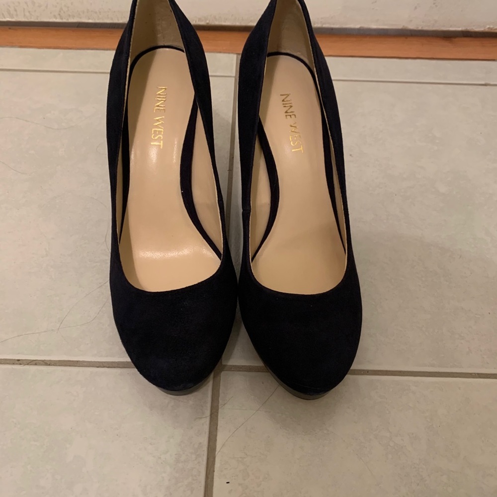 Shoes - Picture 3 of 4